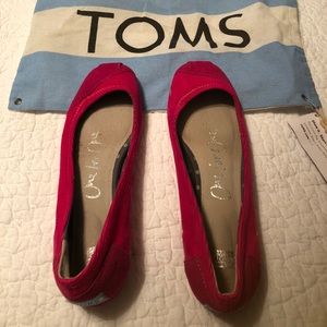 Hot pink Toms ballet flats